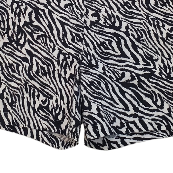 Jones New York sports stretch shorts - Picture 6 of 10